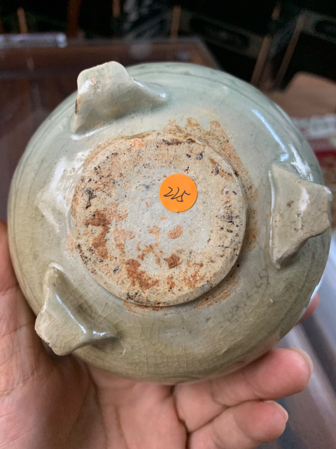 古玩陶瓷龍泉窯青釉三足爐拍賣,當(dāng)前價(jià)格26000元
