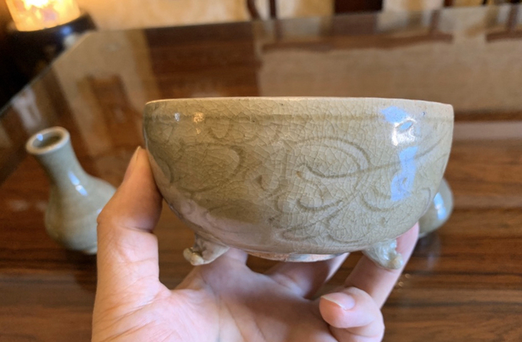古玩陶瓷龍泉窯青釉三足爐拍賣,當(dāng)前價(jià)格26000元
