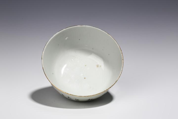古玩陶瓷民國·胭脂紅釉山水紋碗拍賣,當前價格1999元