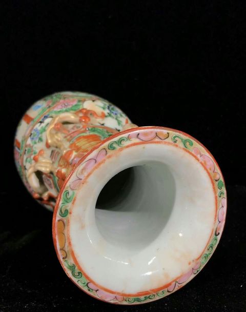 古玩陶瓷廣彩描金開窗人物花卉螭龍紋雙耳瓶拍賣，當前價格2888元