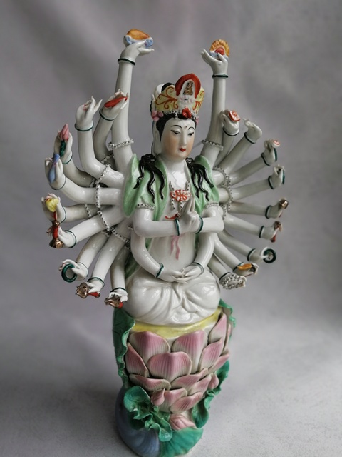 古玩陶瓷千手觀音拍賣，當(dāng)前價(jià)格1580元