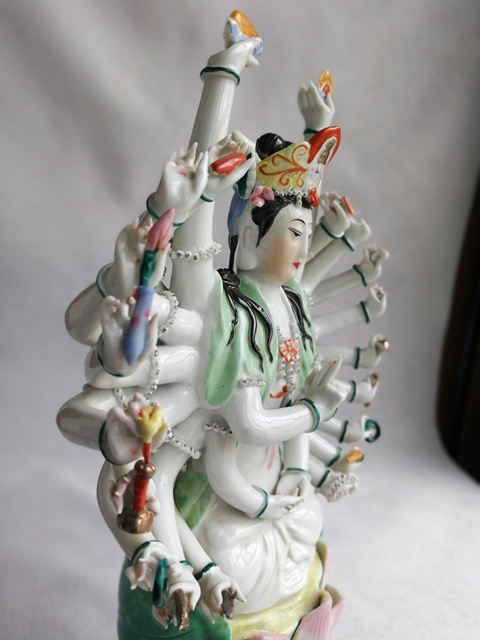 古玩陶瓷千手觀音拍賣，當(dāng)前價(jià)格1580元