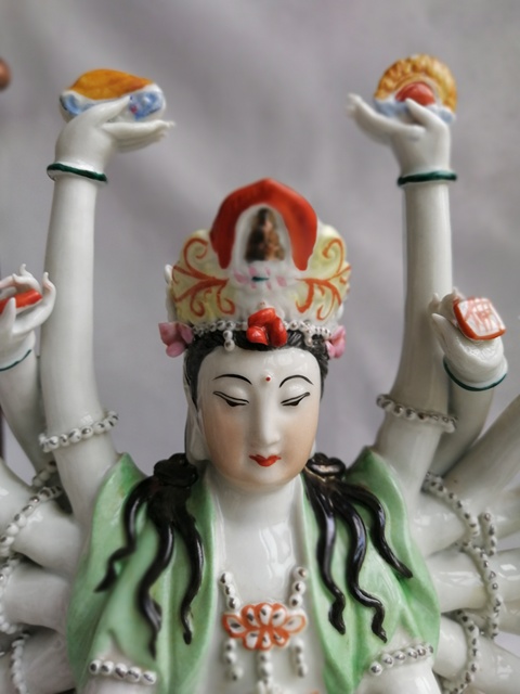 古玩陶瓷千手觀音拍賣，當(dāng)前價(jià)格1580元
