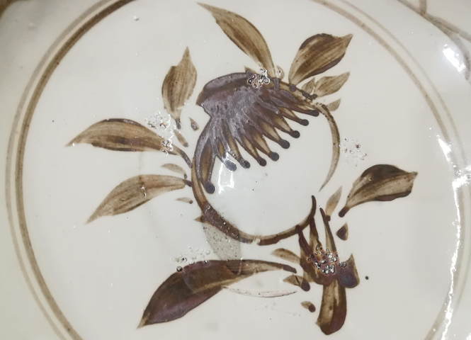 古玩陶瓷明磁州窯白底褐花壽桃盤(pán)拍賣(mài)，當(dāng)前價(jià)格880元