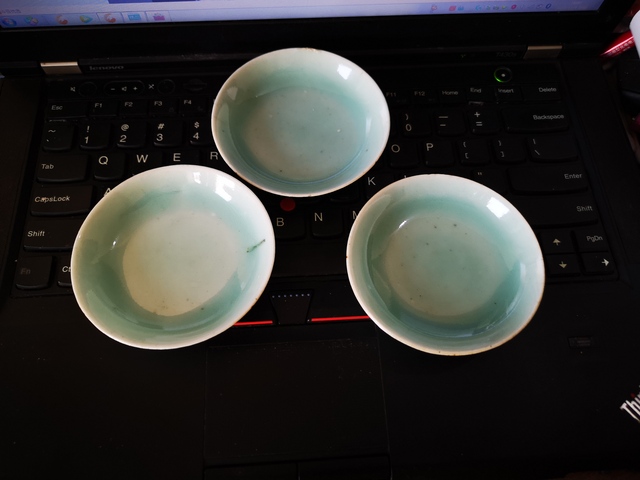 古玩陶瓷精品:清中期豆青釉小盤(其中一件)拍賣,當(dāng)前價(jià)格800元