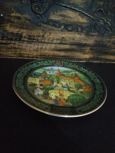 古玩陶瓷(民國(guó)精品)描金徽章人物風(fēng)景掛盤拍賣,當(dāng)前價(jià)格368元