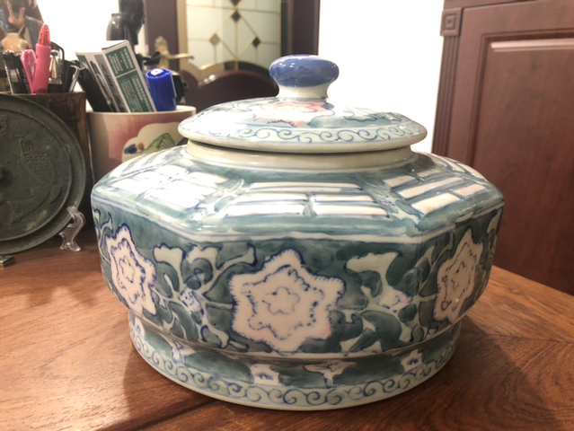 古玩陶瓷花卉紋蓋罐(精品)拍賣(mài),當(dāng)前價(jià)格199元