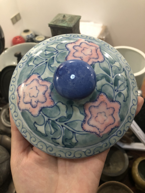 古玩陶瓷花卉紋蓋罐(精品)拍賣(mài),當(dāng)前價(jià)格199元