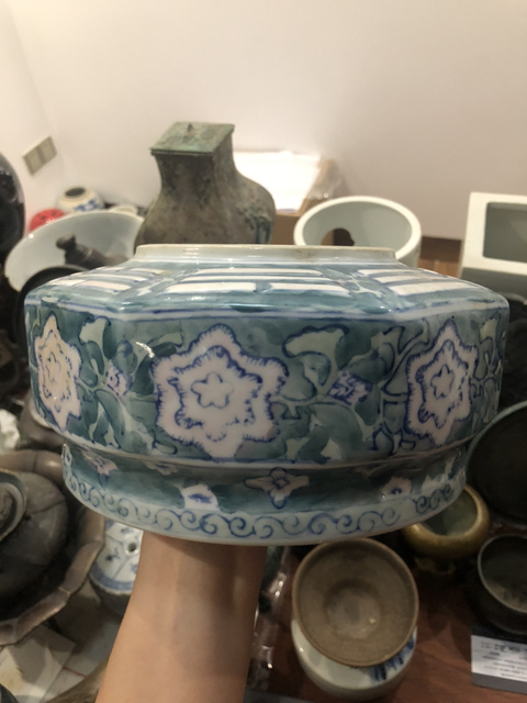 古玩陶瓷花卉紋蓋罐(精品)拍賣(mài),當(dāng)前價(jià)格199元