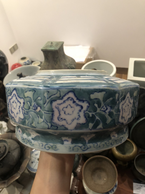 古玩陶瓷花卉紋蓋罐(精品)拍賣(mài),當(dāng)前價(jià)格199元