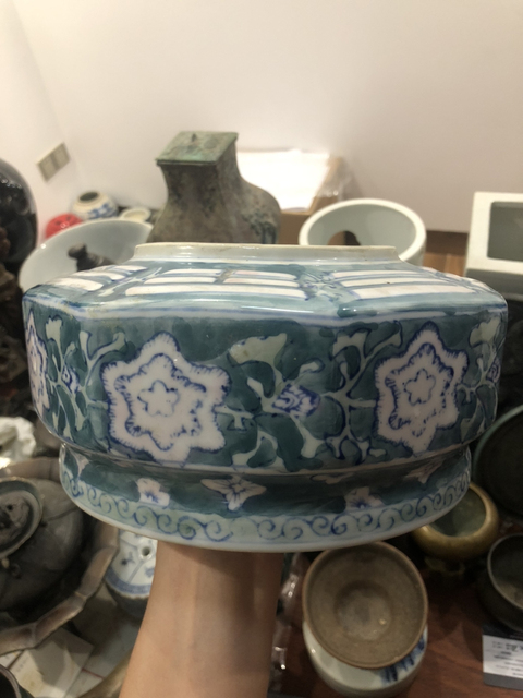 古玩陶瓷花卉紋蓋罐(精品)拍賣(mài),當(dāng)前價(jià)格199元