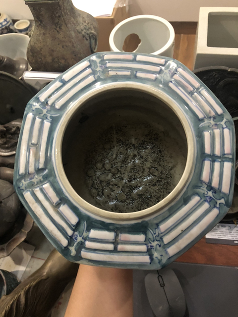 古玩陶瓷花卉紋蓋罐(精品)拍賣(mài),當(dāng)前價(jià)格199元