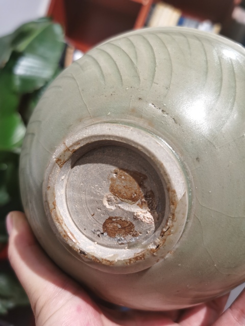 古玩陶瓷南宋龍泉窯青釉暗刻水波紋碗拍賣,當前價格6000元