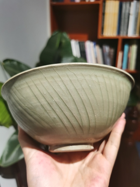 古玩陶瓷南宋龍泉窯青釉暗刻水波紋碗拍賣,當前價格6000元