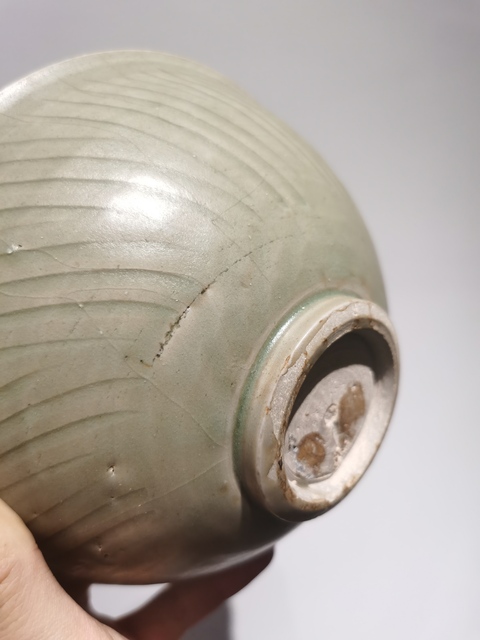 古玩陶瓷南宋龍泉窯青釉暗刻水波紋碗拍賣,當前價格6000元