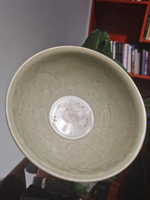 古玩陶瓷南宋龍泉窯青釉暗刻水波紋碗拍賣,當前價格6000元