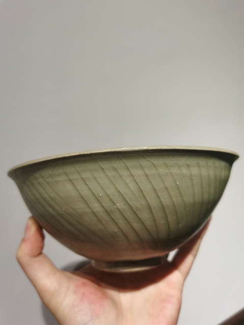 古玩陶瓷南宋龍泉窯青釉暗刻水波紋碗拍賣,當前價格6000元