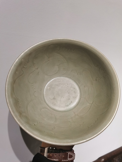 古玩陶瓷南宋龍泉窯青釉暗刻水波紋碗拍賣,當前價格6000元
