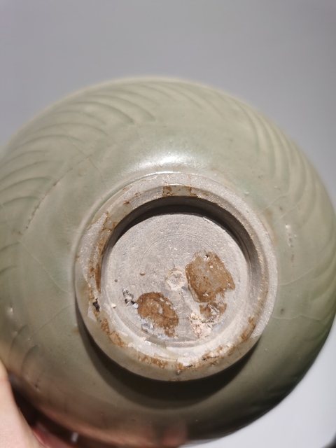古玩陶瓷南宋龍泉窯青釉暗刻水波紋碗拍賣,當前價格6000元