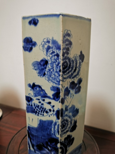 古玩陶瓷《官窯之家》青花鳳凰牡丹花卉紋六方帽筒拍賣(mài)，當(dāng)前價(jià)格388元