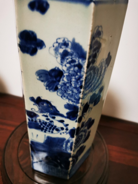 古玩陶瓷《官窯之家》青花鳳凰牡丹花卉紋六方帽筒拍賣(mài)，當(dāng)前價(jià)格388元
