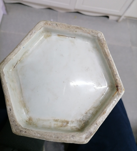 古玩陶瓷《官窯之家》青花鳳凰牡丹花卉紋六方帽筒拍賣(mài)，當(dāng)前價(jià)格388元