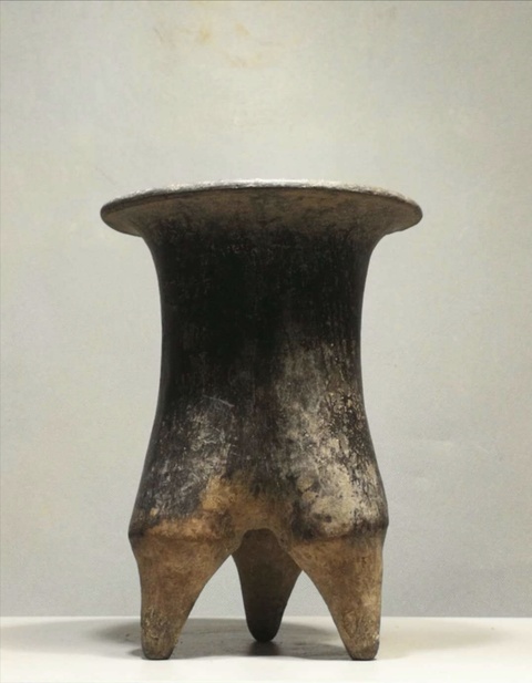 古玩陶瓷夏家店文化黑陶三足鬲（館藏精品）拍賣，當(dāng)前價(jià)格18000元