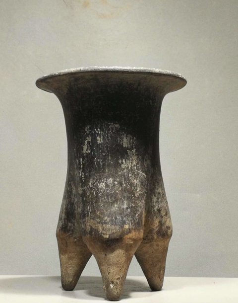 古玩陶瓷夏家店文化黑陶三足鬲（館藏精品）拍賣，當(dāng)前價(jià)格18000元