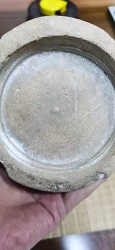 古玩陶瓷白地黑字內府款梅瓶，這個完整的話，什么概念？大家應該更明白石膏堆起來專家鑒定少了1萬至2萬拍賣，當前價格13999元