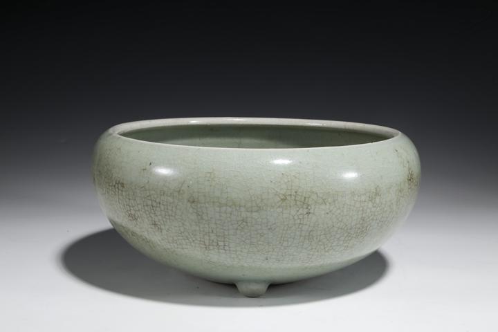 古玩陶瓷清乾隆·豆青釉三足爐拍賣，當(dāng)前價(jià)格2999元