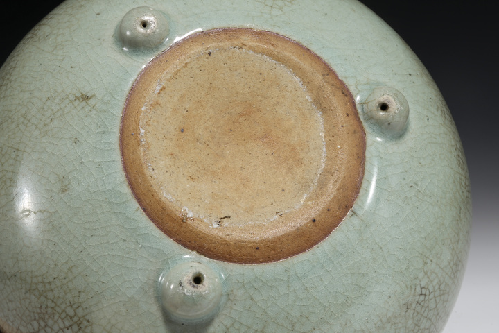 古玩陶瓷清乾隆·豆青釉三足爐拍賣，當(dāng)前價(jià)格2999元