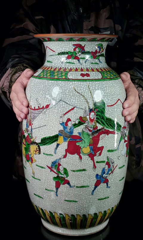 古玩陶瓷哥釉五彩刀馬人燈籠瓶拍賣，當前價格16888元