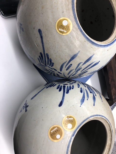 古玩陶瓷已保真,花卉紋西瓜罐兩個(gè)拍賣,當(dāng)前價(jià)格260元