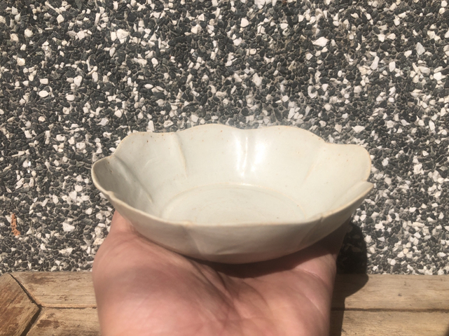 古玩陶瓷宋.邢窯青白瓷花口盤拍賣,當前價格4500元