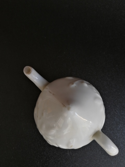 古玩陶瓷放漏 德化窯印花花卉紋倒流壺拍賣,當前價格1280元