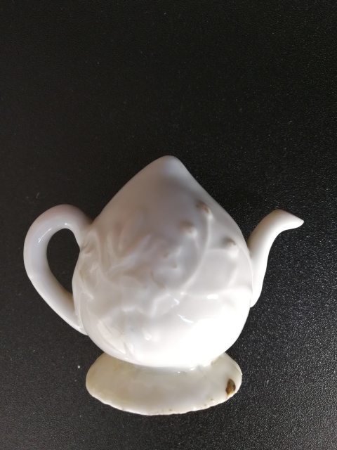 古玩陶瓷放漏 德化窯印花花卉紋倒流壺拍賣,當前價格1280元