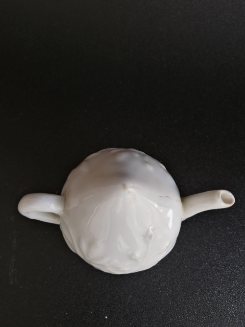 古玩陶瓷放漏 德化窯印花花卉紋倒流壺拍賣,當前價格1280元