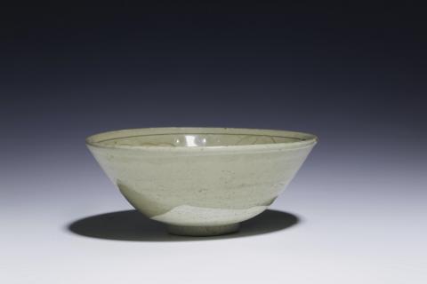 古玩陶瓷宋元·龍泉窯青釉劃花碗拍賣，當(dāng)前價格2500元