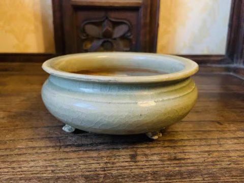 古玩陶瓷龍泉窯青釉三足缽式香爐拍賣,當前價格8500元