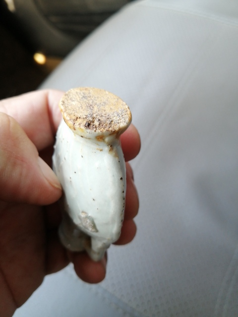 古玩陶瓷雙綬帶耳一束蓮淺浮雕白釉鼻煙壺拍賣，當前價格1999元