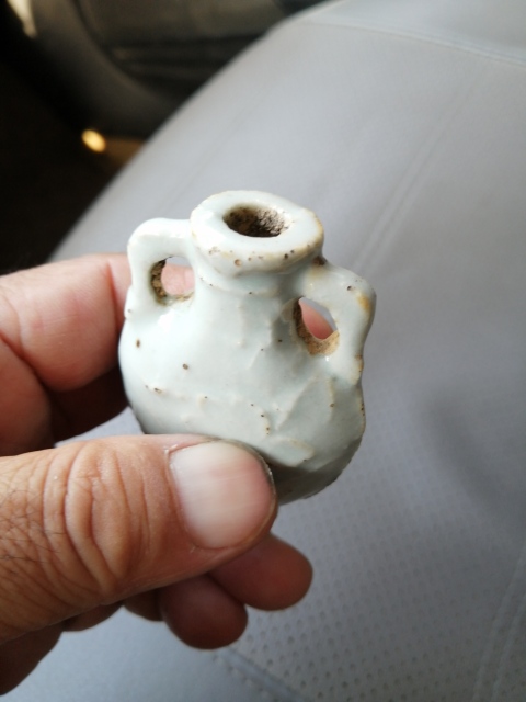古玩陶瓷雙綬帶耳一束蓮淺浮雕白釉鼻煙壺拍賣，當前價格1999元