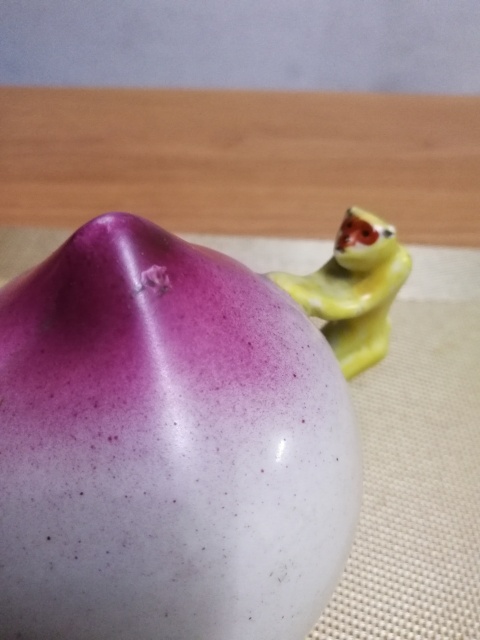 古玩陶瓷彩釉桃形倒流壺拍賣,當前價格1580元