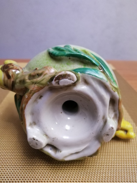 古玩陶瓷彩釉桃形倒流壺拍賣,當前價格1580元