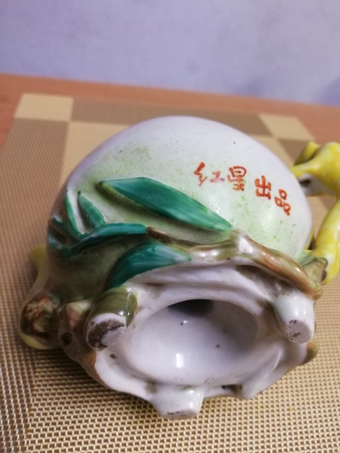 古玩陶瓷彩釉桃形倒流壺拍賣,當前價格1580元