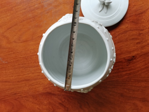 古玩陶瓷白釉梅花紋獅頭蓋罐拍賣，當前價格2298元