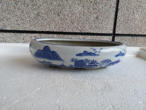 古玩陶瓷樓臺亭閣山水紋青花花盆拍賣,當前價格168元