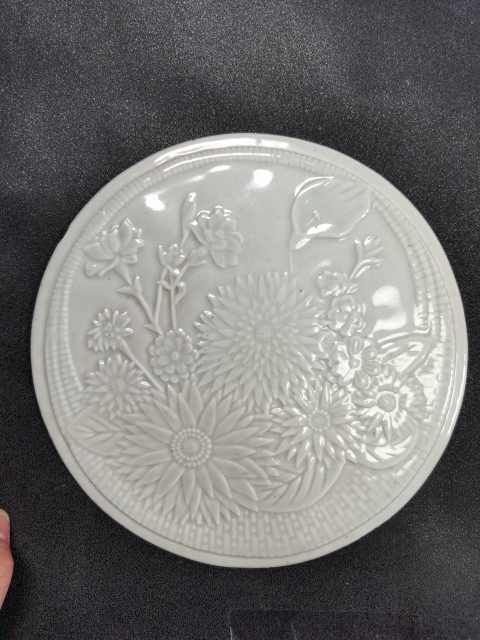 古玩陶瓷民國(guó)白釉印花瓷板拍賣，當(dāng)前價(jià)格288元