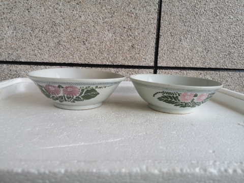 古玩陶瓷貼花花卉碗拍賣,當(dāng)前價格298元