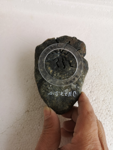古玩玉器翡翠原石拍賣，當前價格450元