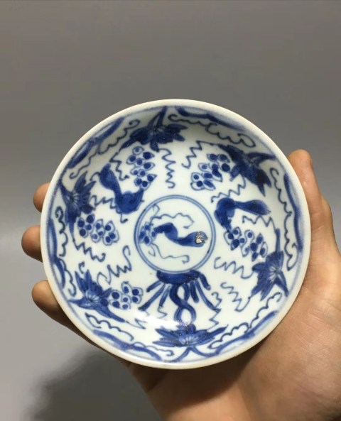 古玩陶瓷大清康熙松鼠葡萄紋青花盤拍賣,當前價格999元